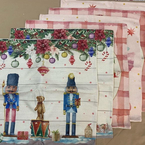Other - 💥 Clearance- NWT Christmas pillow cases set of 6